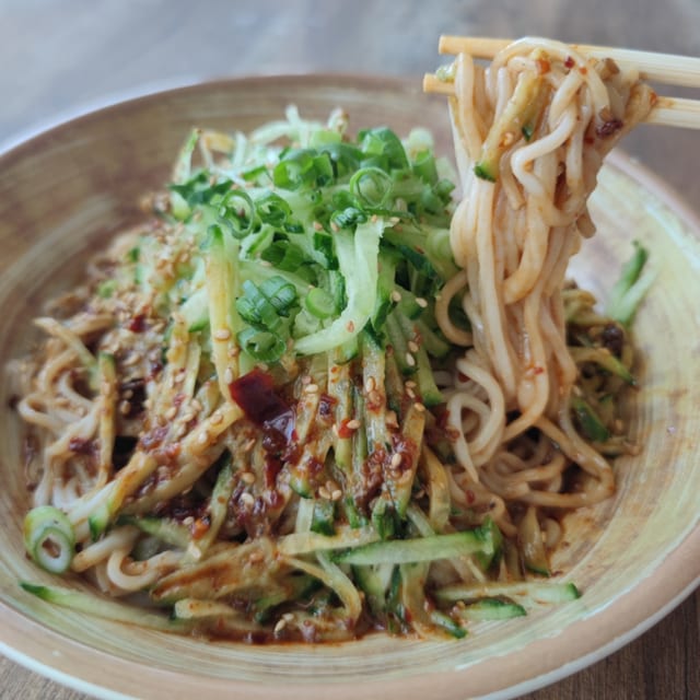N10 Vegetarian Tossed Noodles (Mild Spicy).