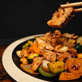 C06 Kung Pao Chicken