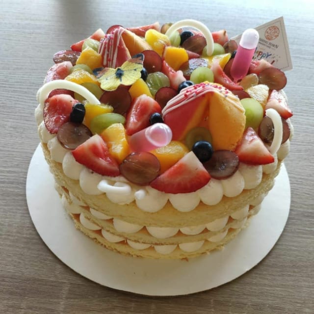 8" Wishing Cake.