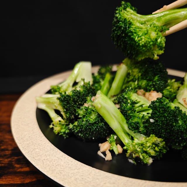 C09 Stir-Fried Broccoli.