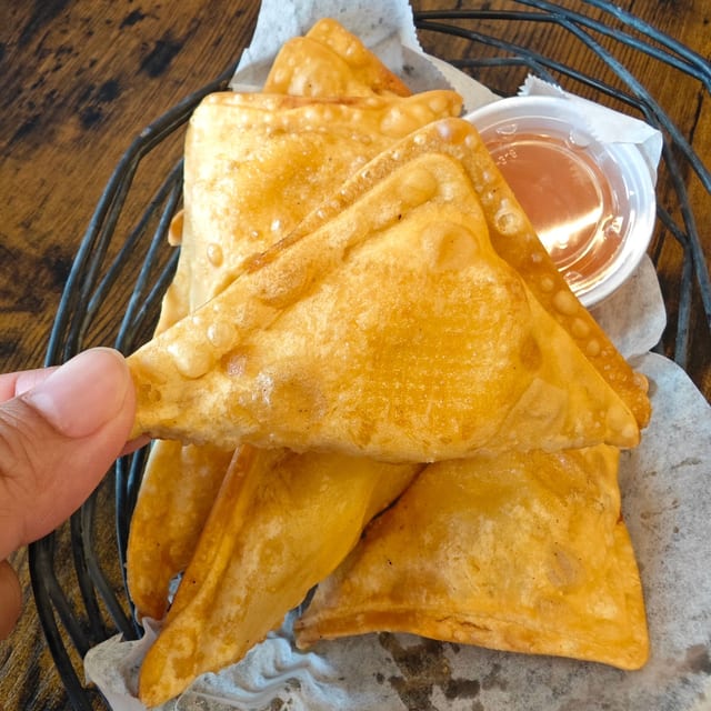 A06 Crab Rangoon (6 pcs) ***.
