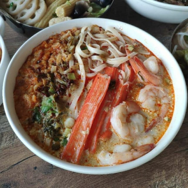 N07 Spicy Seafood Soup Noodles.