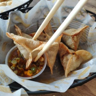 A05 Fried Beef Triangle Dumplings (6 pcs)***
